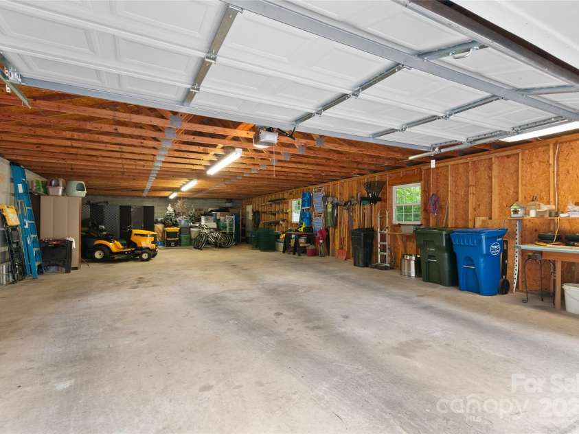 209 Blink Bonny Drive, Waynesville, NC 28786.  MLS# CAR4260662, YatesRealty ID 21001. 1,500 sf garage
