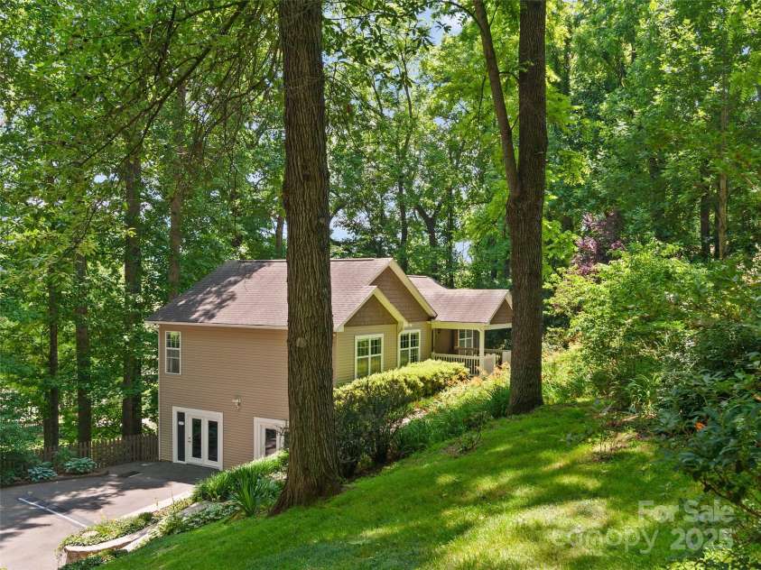 209 Blink Bonny Drive, Waynesville, NC 28786.  MLS# CAR4260662, YatesRealty ID 21001. 