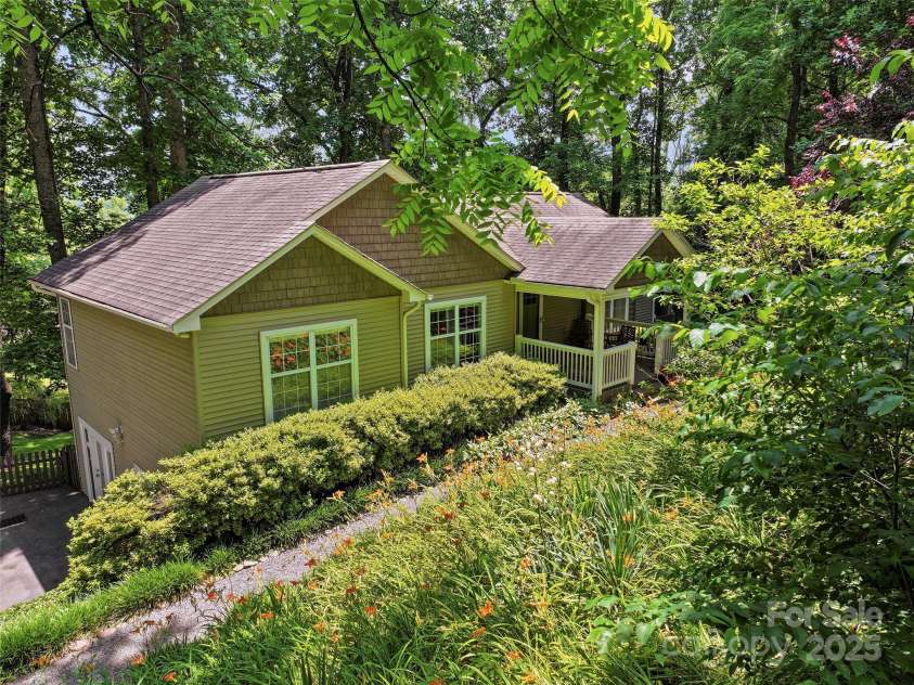 209 Blink Bonny Drive, Waynesville, NC 28786.  MLS# CAR4260662, YatesRealty ID 21001. 