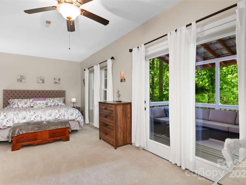 209 Blink Bonny Drive, Waynesville, NC 28786.  MLS# CAR4260662, YatesRealty ID 21001. Basement Ensuite