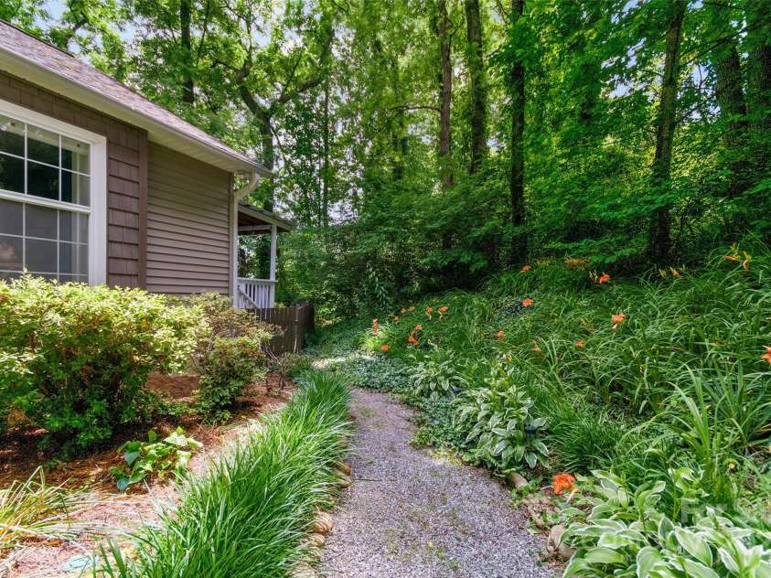 209 Blink Bonny Drive, Waynesville, NC 28786.  MLS# CAR4260662, YatesRealty ID 21001. Beautiful Landscaping