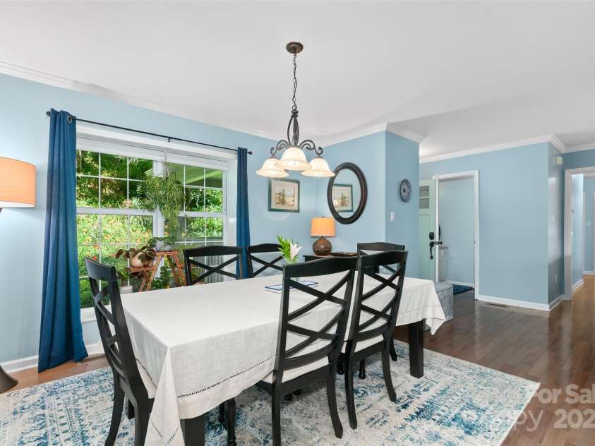 209 Blink Bonny Drive, Waynesville, NC 28786.  MLS# CAR4260662, YatesRealty ID 21001. Dining area