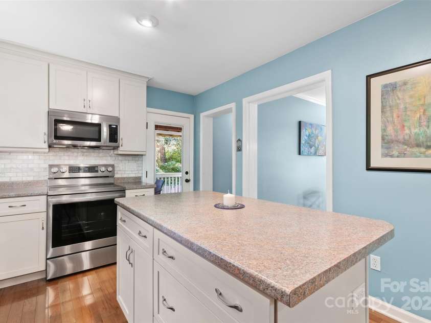 209 Blink Bonny Drive, Waynesville, NC 28786.  MLS# CAR4260662, YatesRealty ID 21001. Kitchen