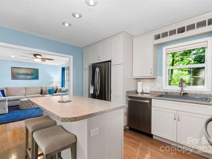 209 Blink Bonny Drive, Waynesville, NC 28786.  MLS# CAR4260662, YatesRealty ID 21001. Kitchen