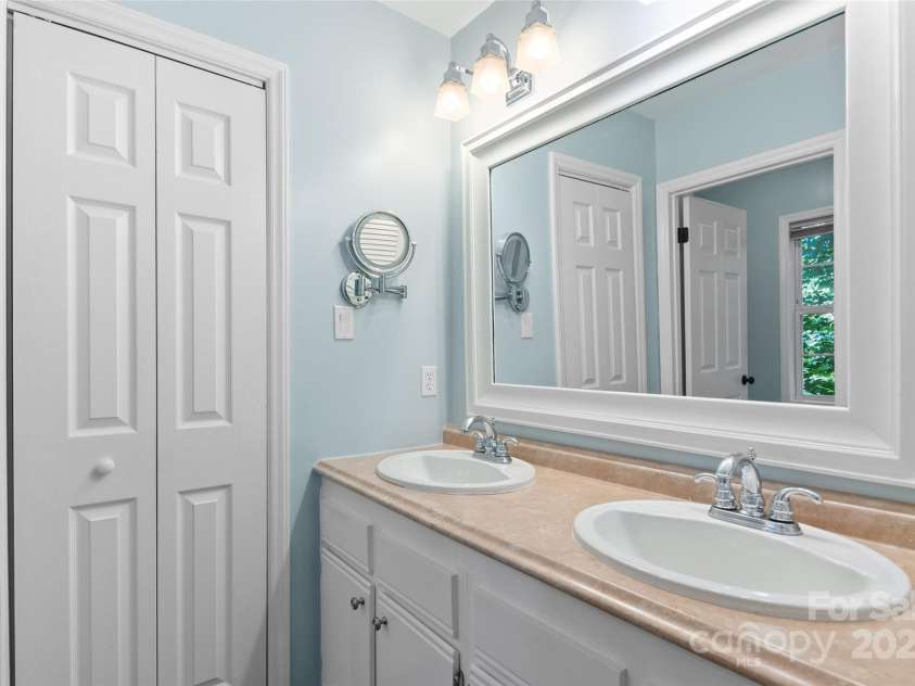 209 Blink Bonny Drive, Waynesville, NC 28786.  MLS# CAR4260662, YatesRealty ID 21001. Primary Bath Main