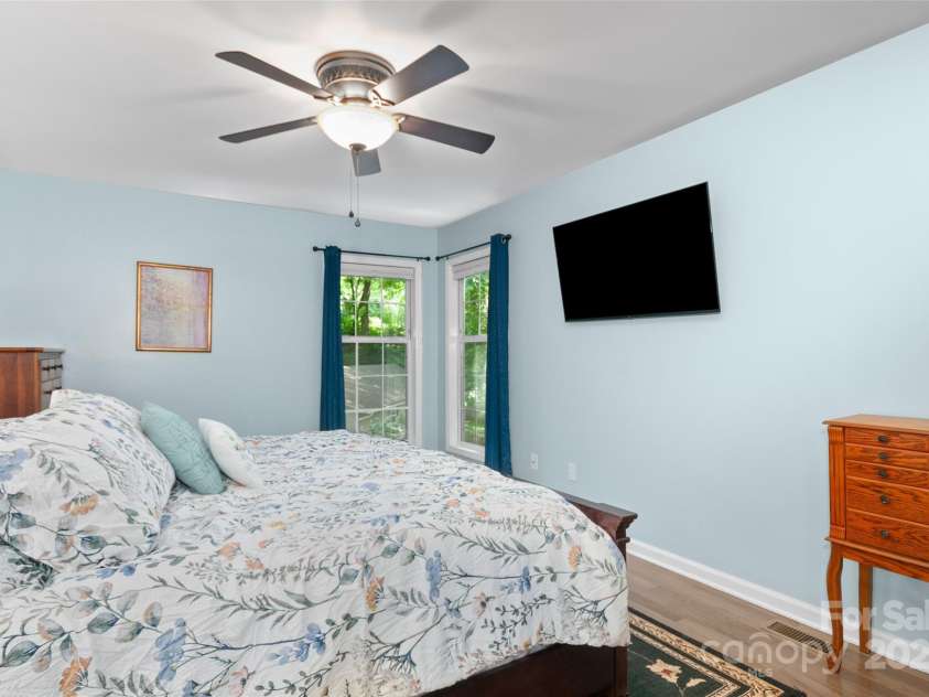 209 Blink Bonny Drive, Waynesville, NC 28786.  MLS# CAR4260662, YatesRealty ID 21001. Primary Ensuite Main Level