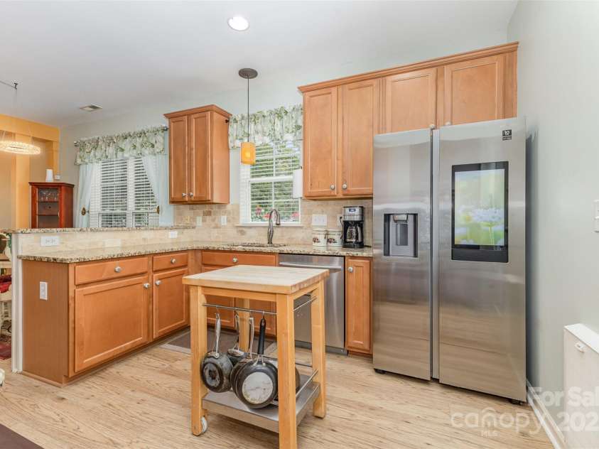 186 Gresham Lane, Mooresville, NC 28117.  MLS# CAR4260400, YatesRealty ID 21002. Bright and sunny kitchen