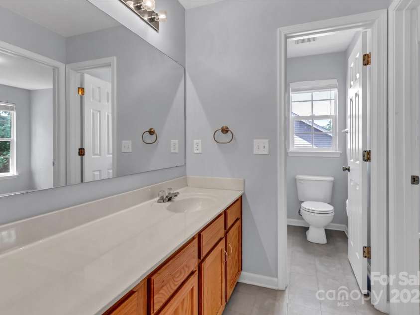 1218 Faversham Lane, Rock Hill, SC 29730.  MLS# CAR4251364, YatesRealty ID 21003. Guest Full-Bath