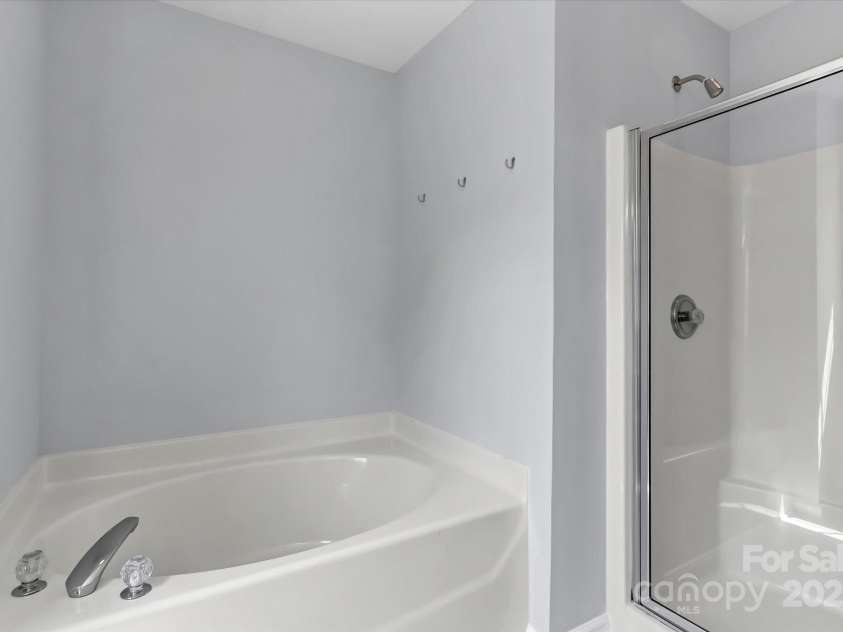 1218 Faversham Lane, Rock Hill, SC 29730.  MLS# CAR4251364, YatesRealty ID 21003. Primary Bath