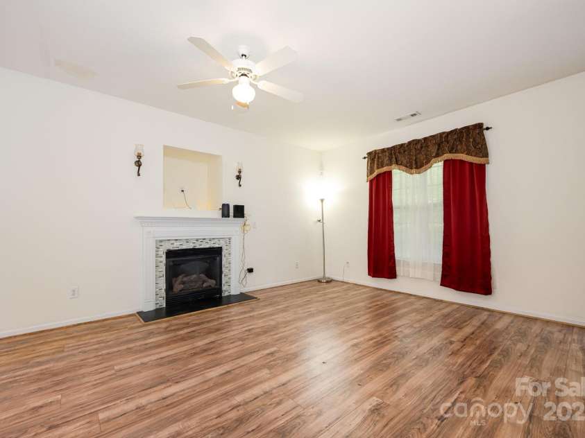 10016 Lawing School Road, Charlotte, NC 28214.  MLS# CAR4255251, YatesRealty ID 21004. 