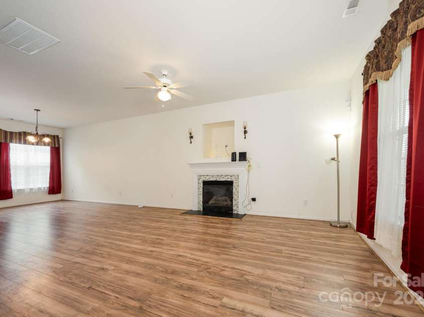 10016 Lawing School Road, Charlotte, NC 28214.  MLS# CAR4255251, YatesRealty ID 21004. 