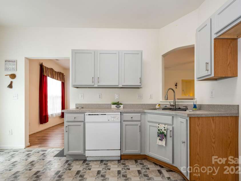 10016 Lawing School Road, Charlotte, NC 28214.  MLS# CAR4255251, YatesRealty ID 21004. 