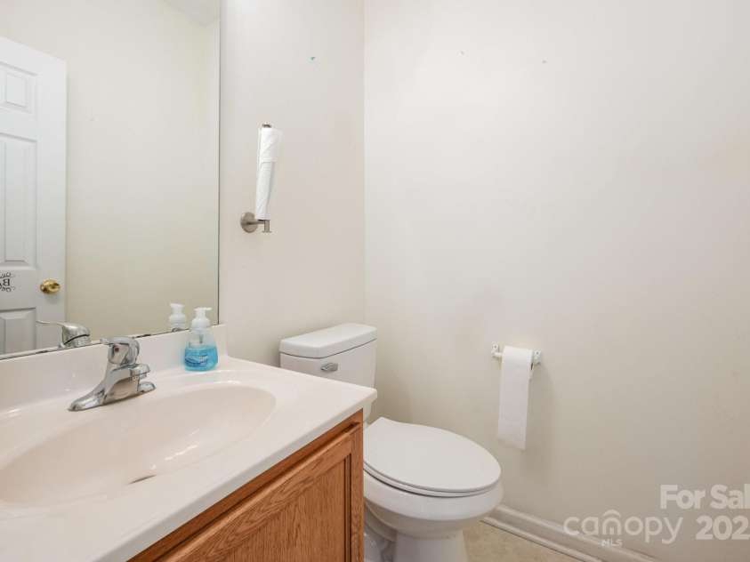 10016 Lawing School Road, Charlotte, NC 28214.  MLS# CAR4255251, YatesRealty ID 21004. 