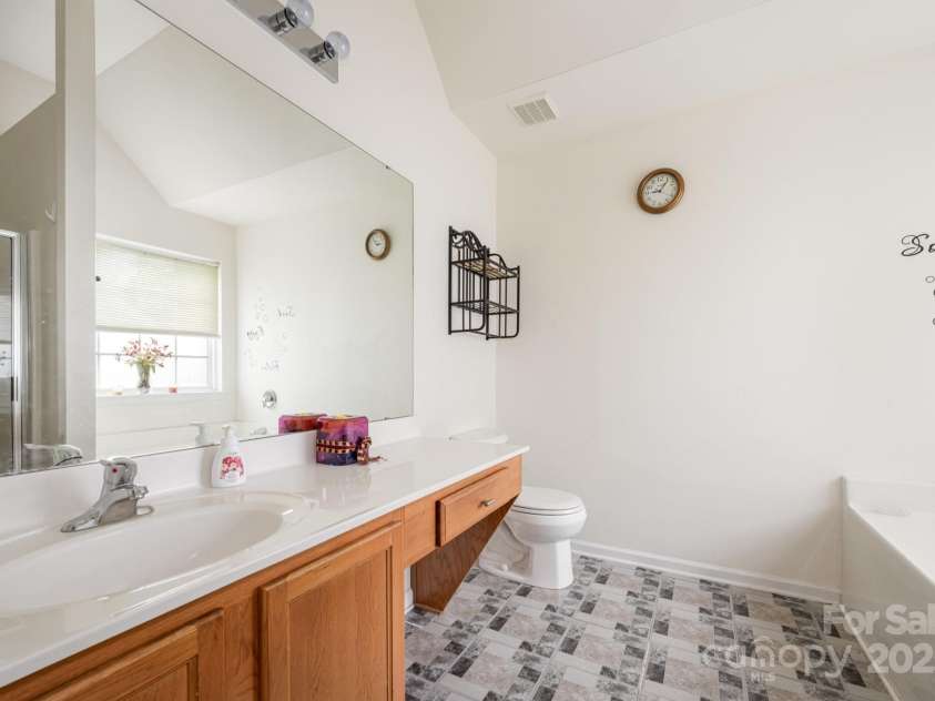 10016 Lawing School Road, Charlotte, NC 28214.  MLS# CAR4255251, YatesRealty ID 21004. 