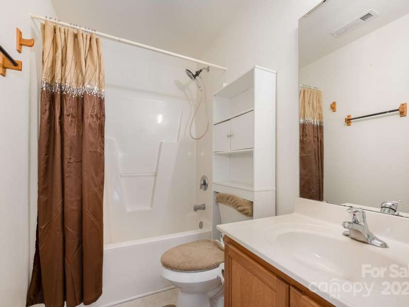 10016 Lawing School Road, Charlotte, NC 28214.  MLS# CAR4255251, YatesRealty ID 21004. 