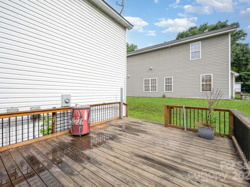 10016 Lawing School Road, Charlotte, NC 28214.  MLS# CAR4255251, YatesRealty ID 21004. 