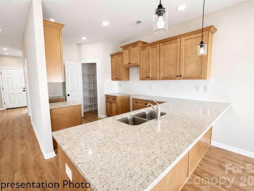 4737 Muskogee Drive, Charlotte, NC 28227.  MLS# CAR4380134, YatesRealty ID 21004. 