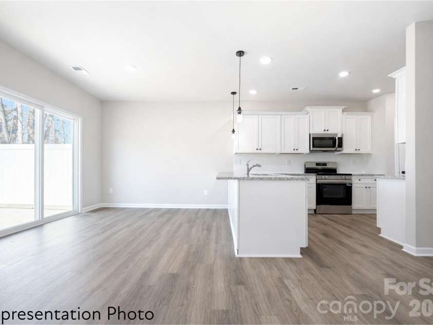 4737 Muskogee Drive, Charlotte, NC 28227.  MLS# CAR4380134, YatesRealty ID 21004. 
