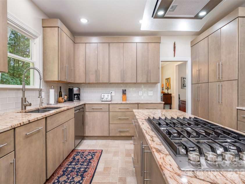 345 Beaten Path Road, Mooresville, NC 28117.  MLS# CAR4269577, YatesRealty ID 21006. New Kitchen 2023, two sinks, granite counters, all new appliances, cabinets with pull out drawers and tons of storage.