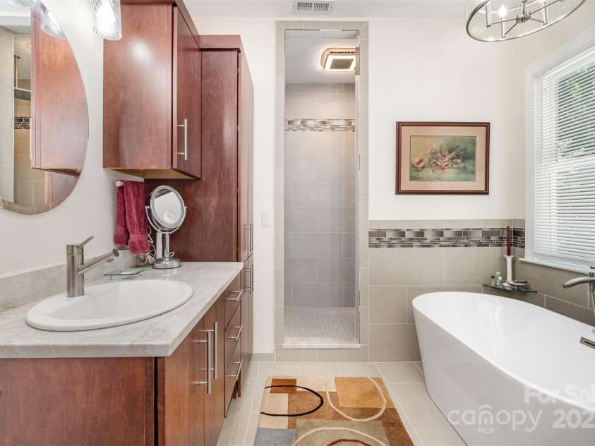 345 Beaten Path Road, Mooresville, NC 28117.  MLS# CAR4269577, YatesRealty ID 21006. Walk in shower and soaking tub