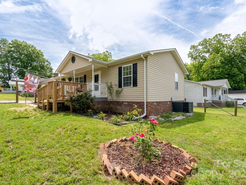 907 Bethpage Road, Kannapolis, NC 28081.  MLS# CAR4241675, YatesRealty ID 21007. 