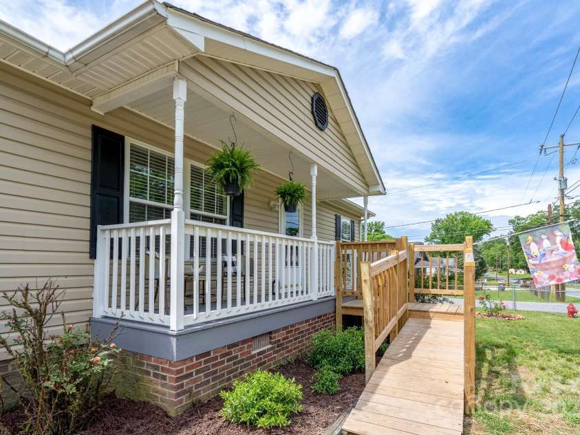 907 Bethpage Road, Kannapolis, NC 28081.  MLS# CAR4241675, YatesRealty ID 21007. 