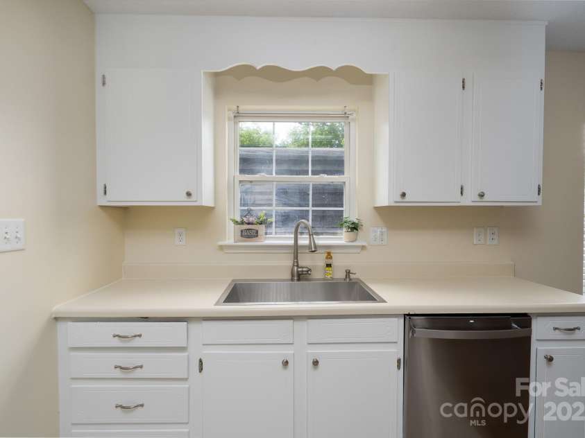 907 Bethpage Road, Kannapolis, NC 28081.  MLS# CAR4241675, YatesRealty ID 21007. 