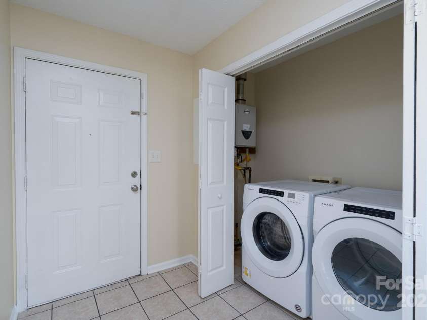 907 Bethpage Road, Kannapolis, NC 28081.  MLS# CAR4241675, YatesRealty ID 21007. 