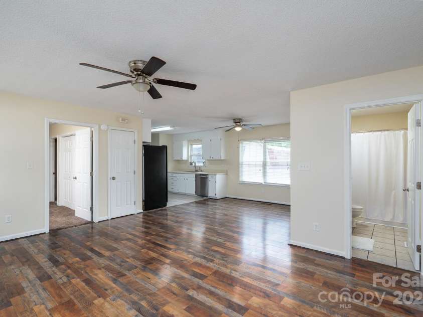 907 Bethpage Road, Kannapolis, NC 28081.  MLS# CAR4241675, YatesRealty ID 21007. 