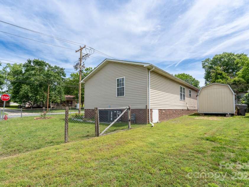 907 Bethpage Road, Kannapolis, NC 28081.  MLS# CAR4241675, YatesRealty ID 21007. 
