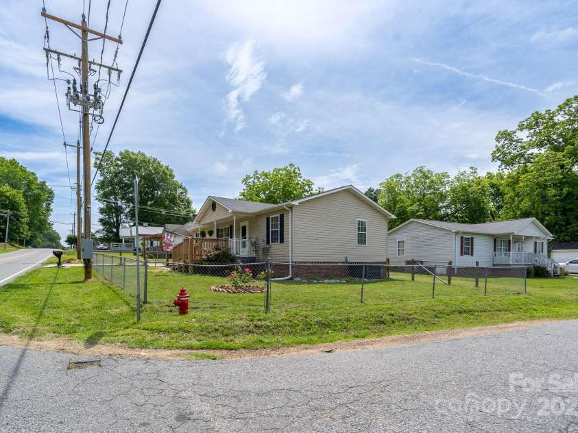 907 Bethpage Road, Kannapolis, NC 28081.  MLS# CAR4241675, YatesRealty ID 21007. 