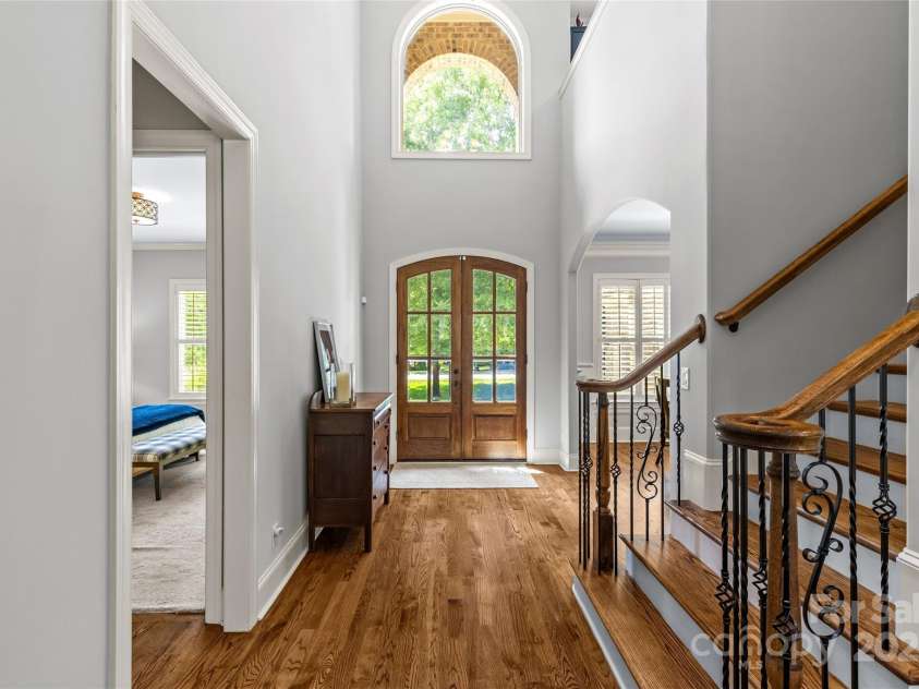 6211 Cruden Bay Way, Charlotte, NC 28277.  MLS# CAR4259530, YatesRealty ID 21008. Gorgeous Entry Way