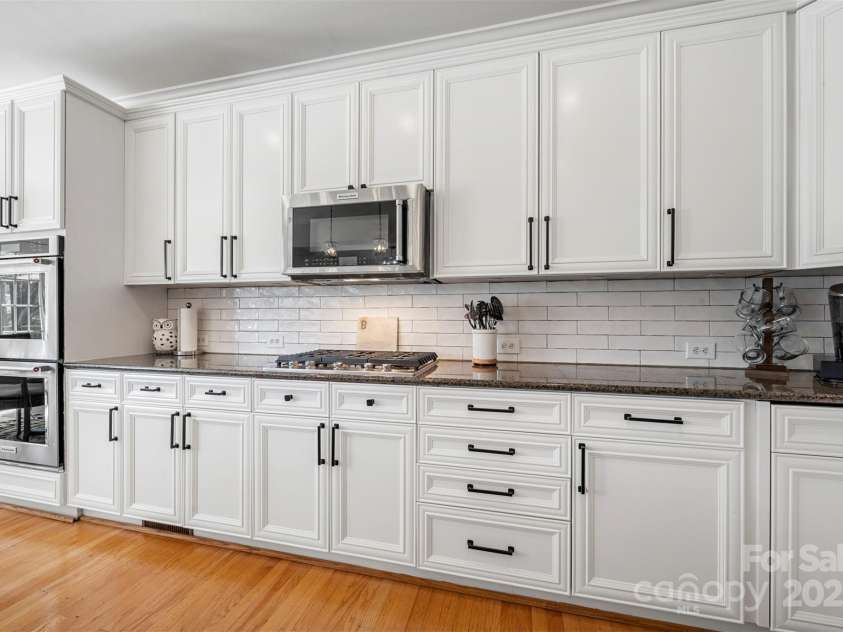 221 Silvercliff Drive, Mount Holly, NC 28120.  MLS# CAR4252821, YatesRealty ID 21009. Kitchen