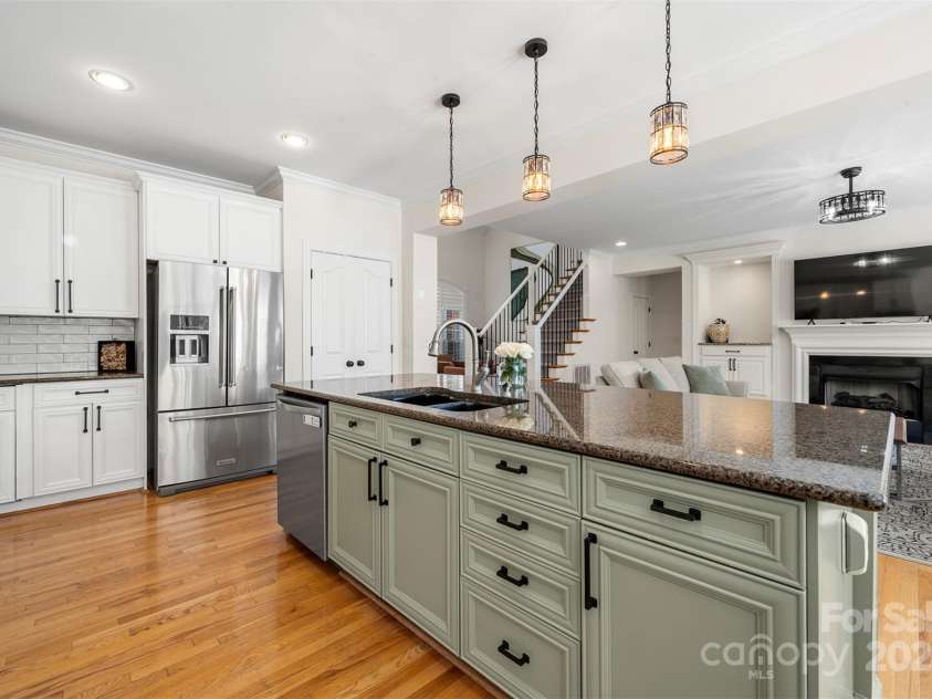 221 Silvercliff Drive, Mount Holly, NC 28120.  MLS# CAR4252821, YatesRealty ID 21009. Kitchen