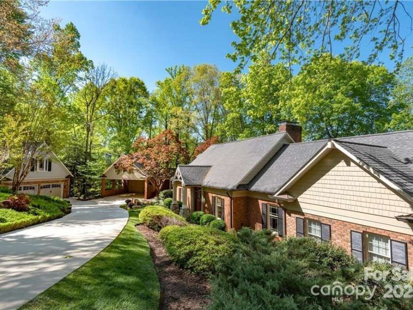 990 19th Avenue, Hickory, NC 28601.  MLS# CAR4212243, YatesRealty ID 2101. 