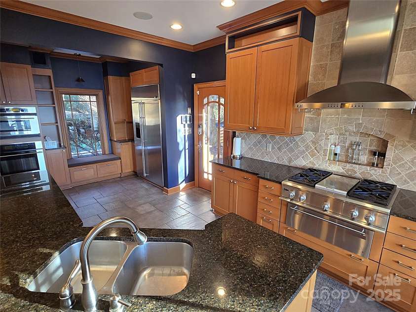 990 19th Avenue, Hickory, NC 28601.  MLS# CAR4212243, YatesRealty ID 2101. 