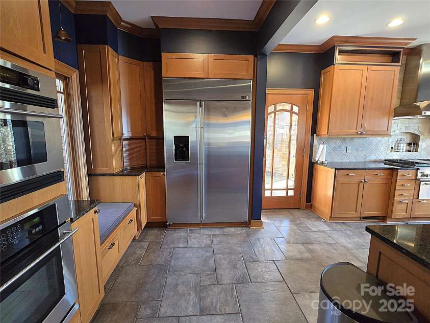 990 19th Avenue, Hickory, NC 28601.  MLS# CAR4212243, YatesRealty ID 2101. 