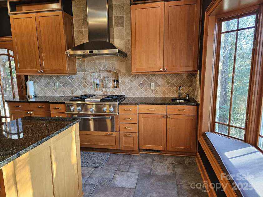 990 19th Avenue, Hickory, NC 28601.  MLS# CAR4212243, YatesRealty ID 2101. 