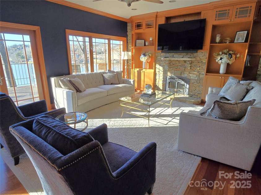 990 19th Avenue, Hickory, NC 28601.  MLS# CAR4212243, YatesRealty ID 2101. 