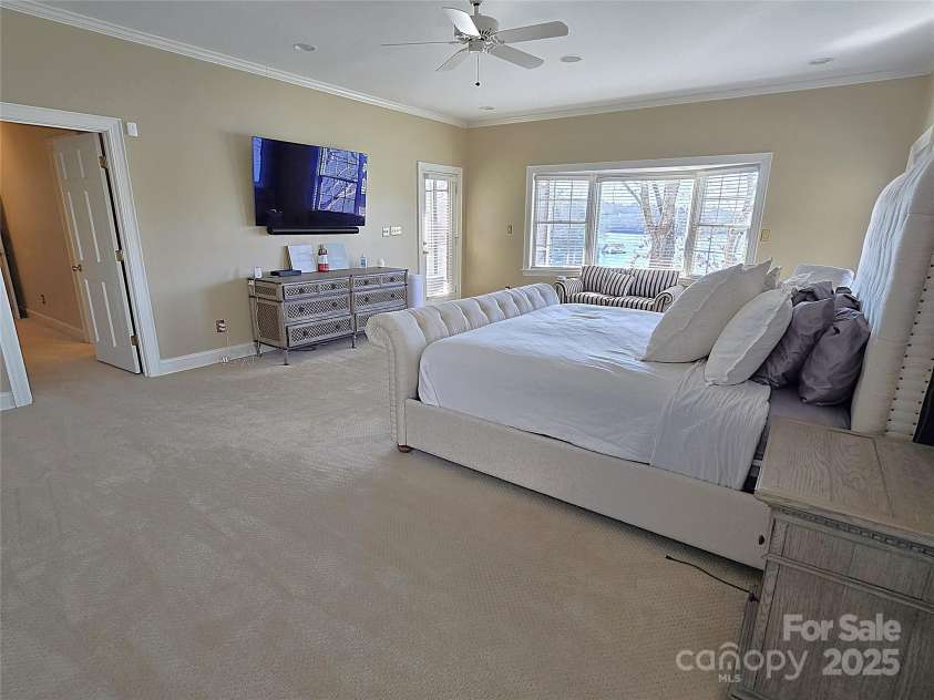 990 19th Avenue, Hickory, NC 28601.  MLS# CAR4212243, YatesRealty ID 2101. 