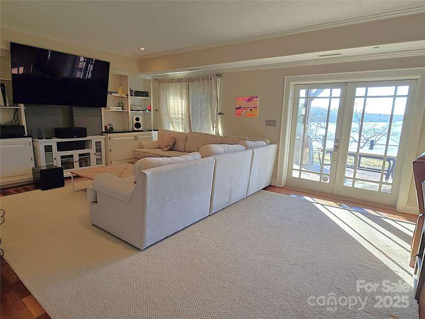 990 19th Avenue, Hickory, NC 28601.  MLS# CAR4212243, YatesRealty ID 2101. 