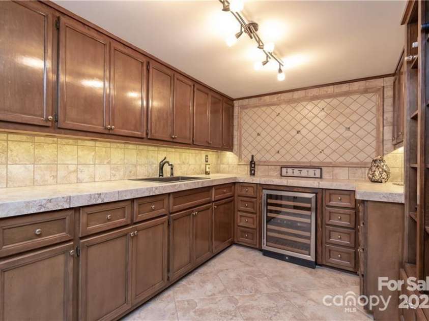 990 19th Avenue, Hickory, NC 28601.  MLS# CAR4212243, YatesRealty ID 2101. 