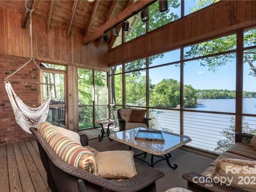 990 19th Avenue, Hickory, NC 28601.  MLS# CAR4212243, YatesRealty ID 2101. 