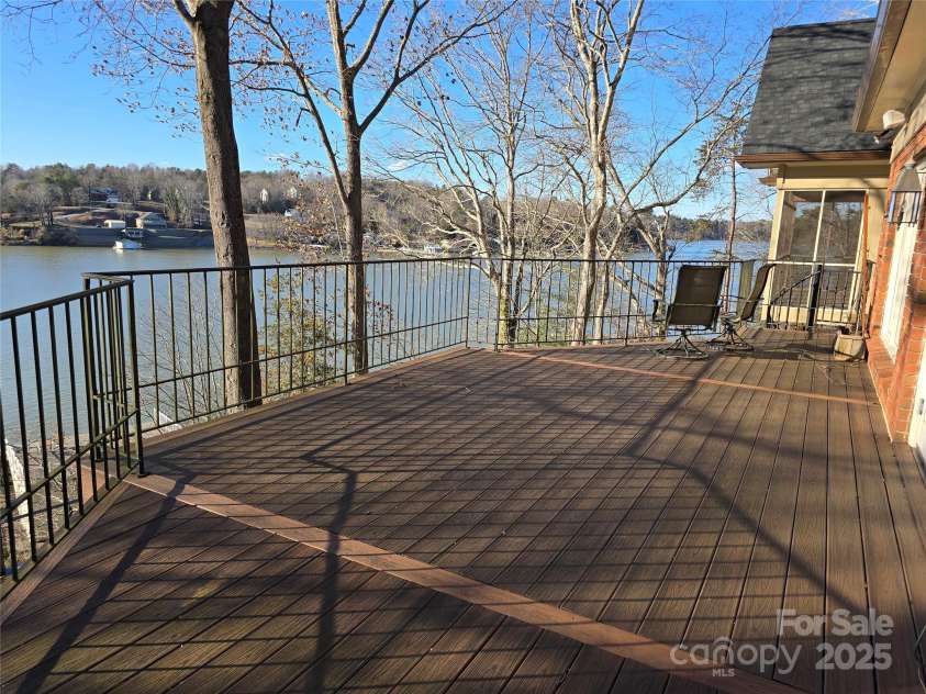 990 19th Avenue, Hickory, NC 28601.  MLS# CAR4212243, YatesRealty ID 2101. 