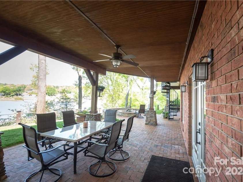 990 19th Avenue, Hickory, NC 28601.  MLS# CAR4212243, YatesRealty ID 2101. 