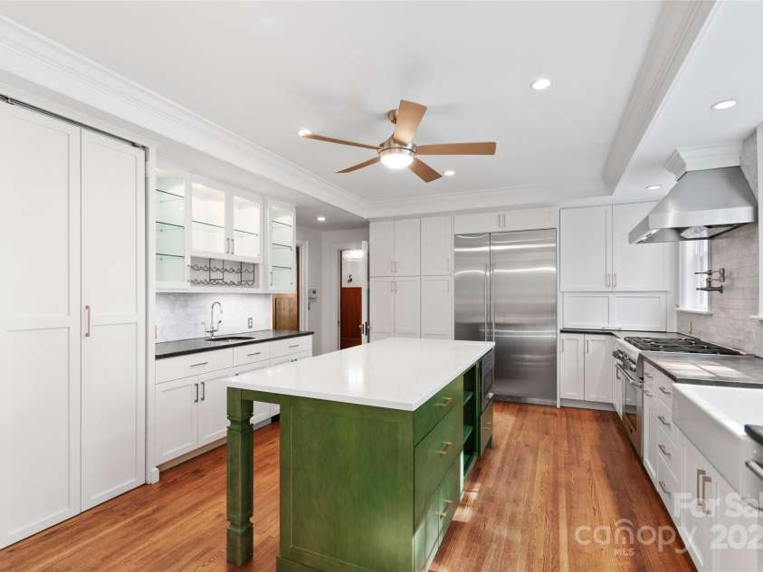 30 Cedarcliff Road, Asheville, NC 28803.  MLS# CAR4129341, YatesRealty ID 21012. 