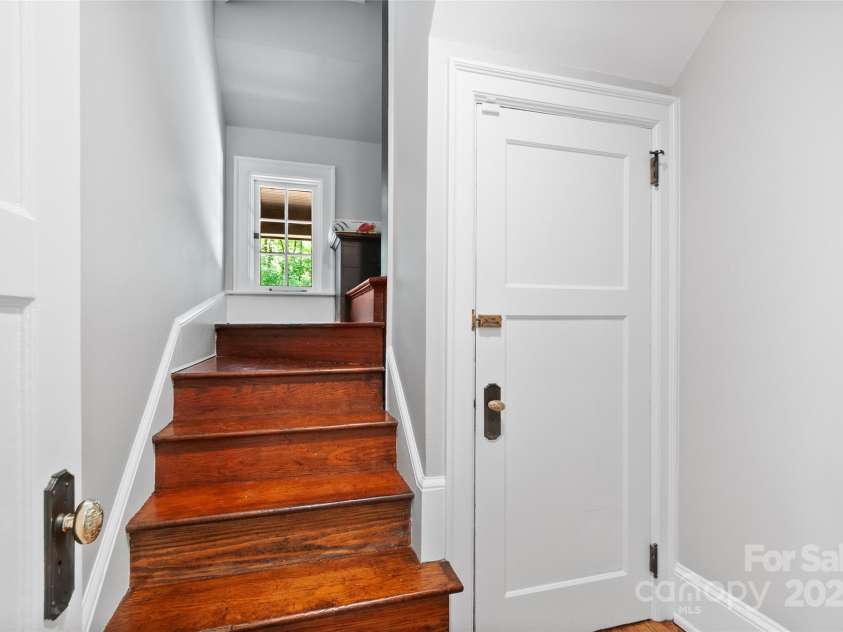 30 Cedarcliff Road, Asheville, NC 28803.  MLS# CAR4129341, YatesRealty ID 21012. 