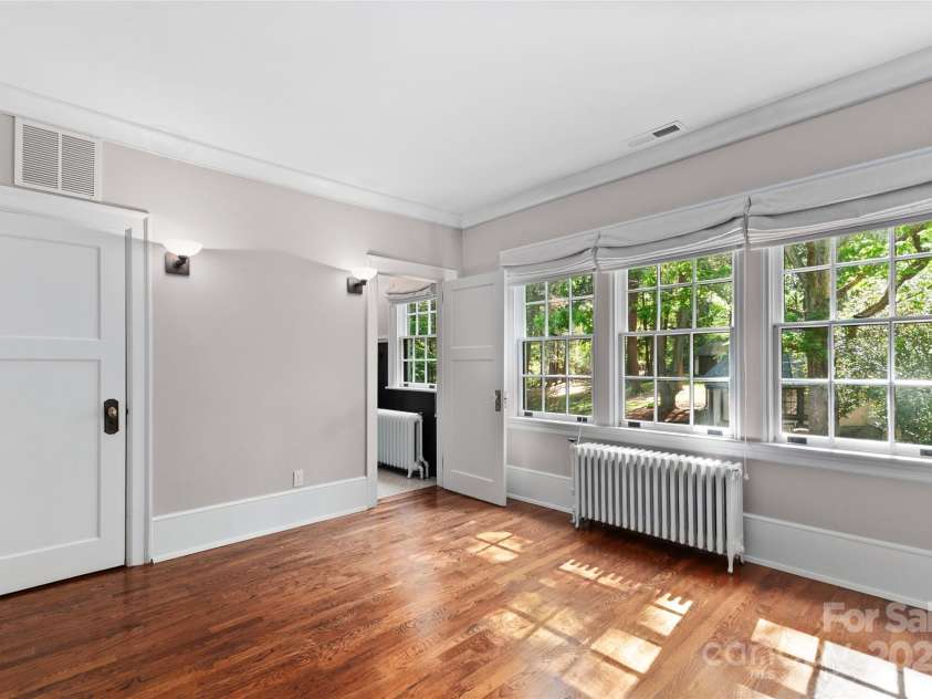 30 Cedarcliff Road, Asheville, NC 28803.  MLS# CAR4129341, YatesRealty ID 21012. 