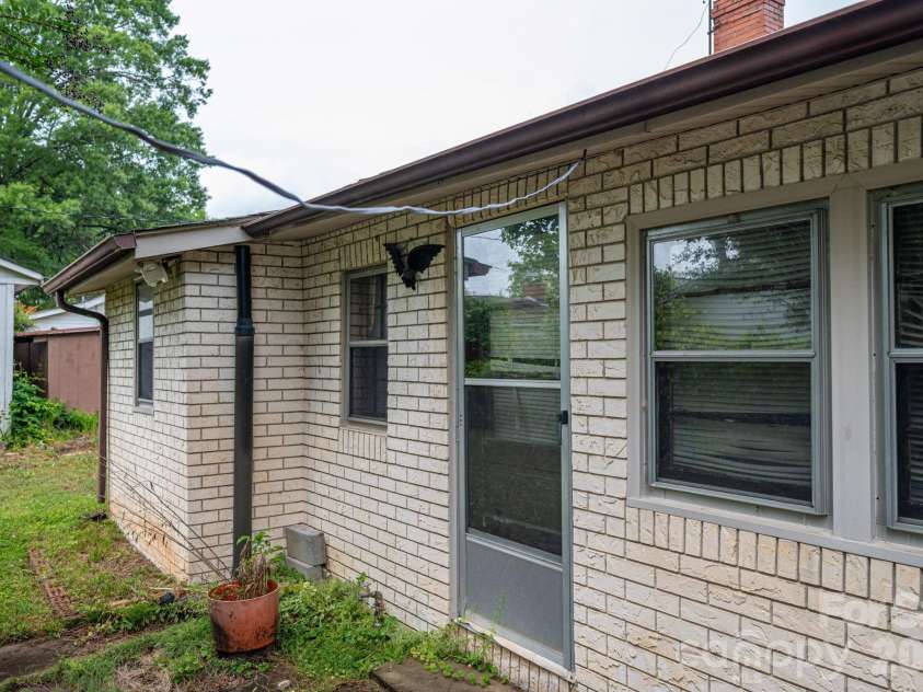 101 Huss Avenue, Cherryville, NC 28021.  MLS# CAR4378951, YatesRealty ID 21013. 