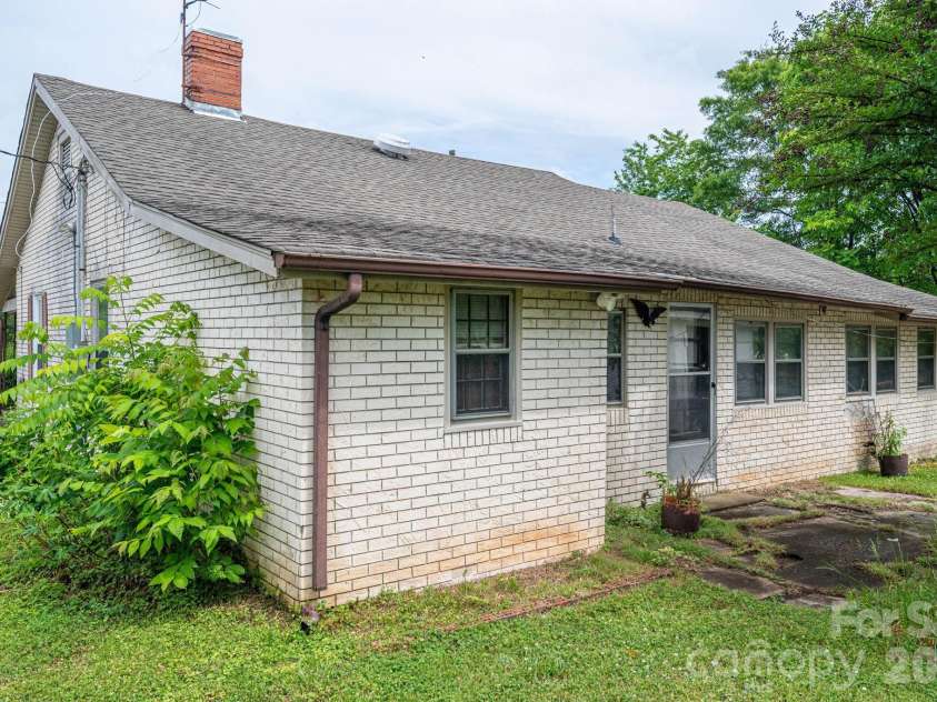 101 Huss Avenue, Cherryville, NC 28021.  MLS# CAR4378951, YatesRealty ID 21013. 